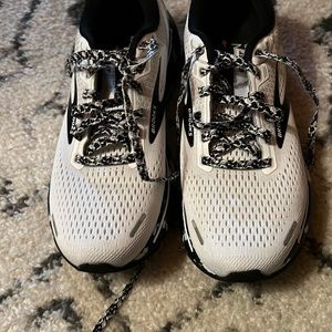 Brookes ghost 14 very good condition